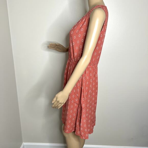 Old Navy Pink Diamond Pattern Dress - Picture 2 of 8